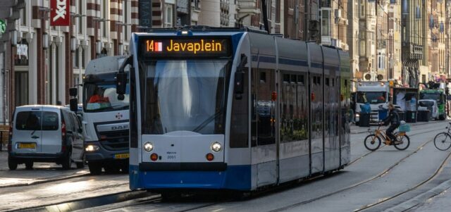 reclameschermen trams bussen